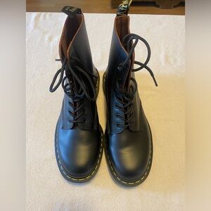 DR. MARTENS 1460 MADE IN ENGLAND LACE UP BOOTS BLACK QUILON BLACK